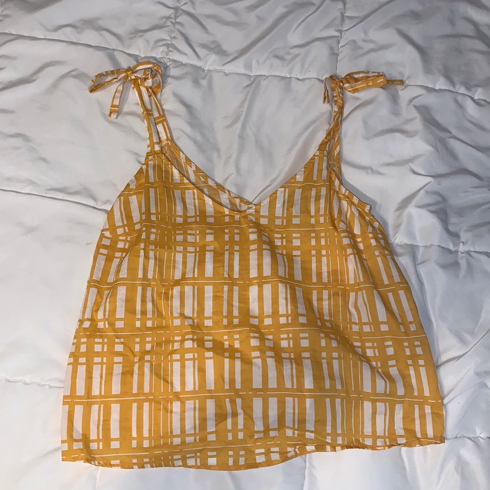 Universal Threads Loose Fit Yellow Tank Top size M
